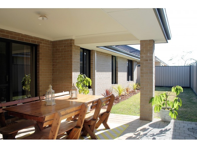 19 Riviera Turn, Piara Waters WA 6112