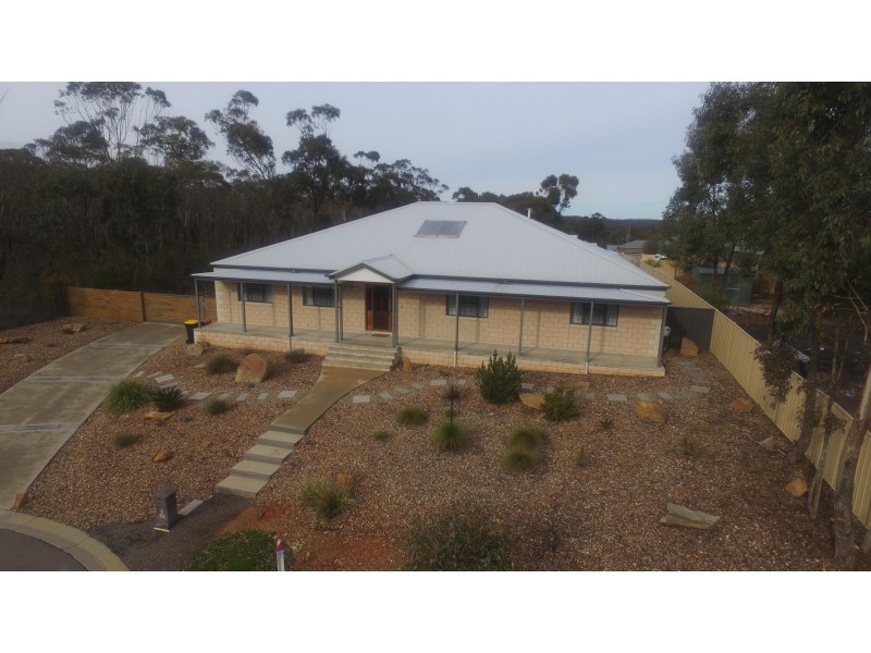 92 Pioneer Drive, Maiden Gully VIC 3551