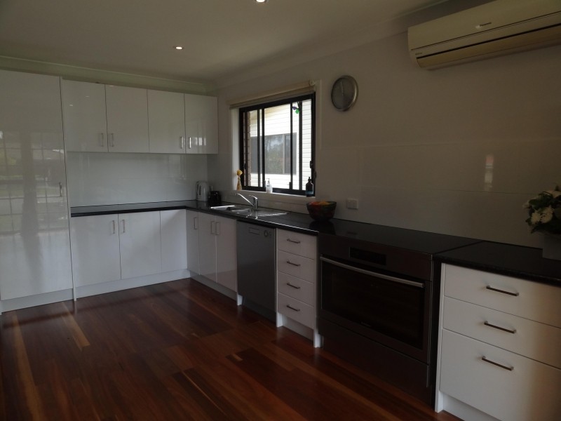 18 Albatross Road, Berkeley Vale NSW 2261