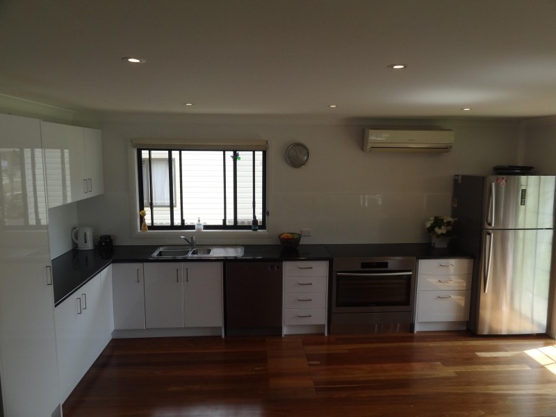 18 Albatross Road, Berkeley Vale NSW 2261