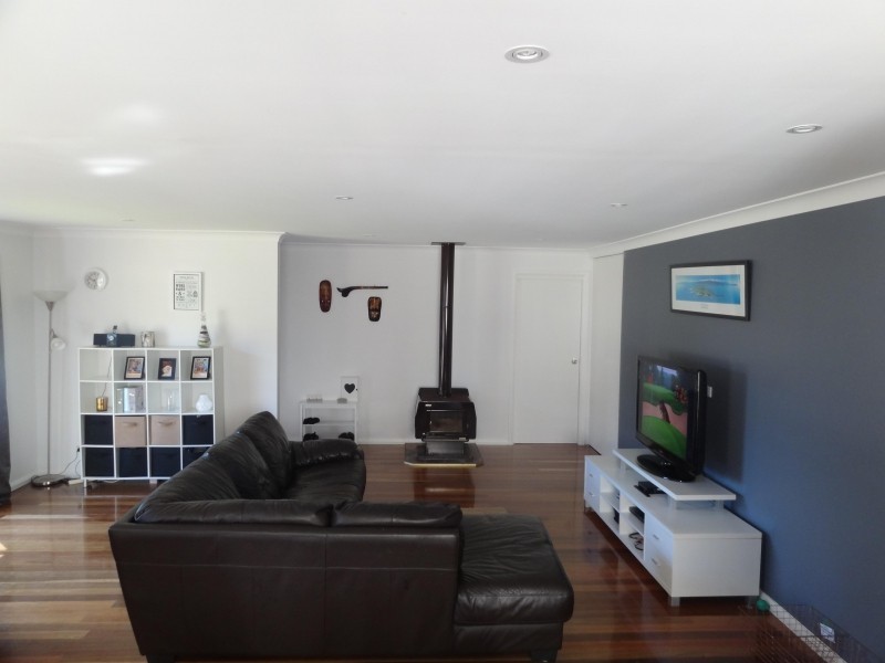 18 Albatross Road, Berkeley Vale NSW 2261