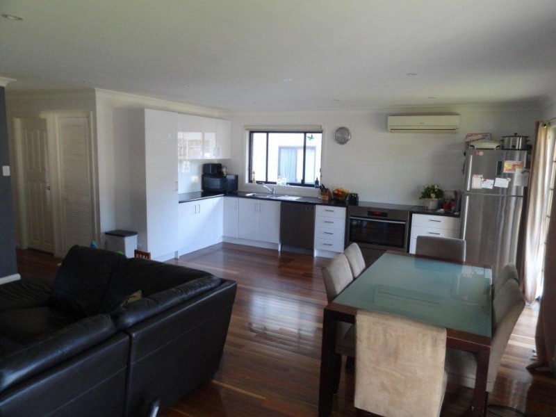 18 Albatross Road, Berkeley Vale NSW 2261