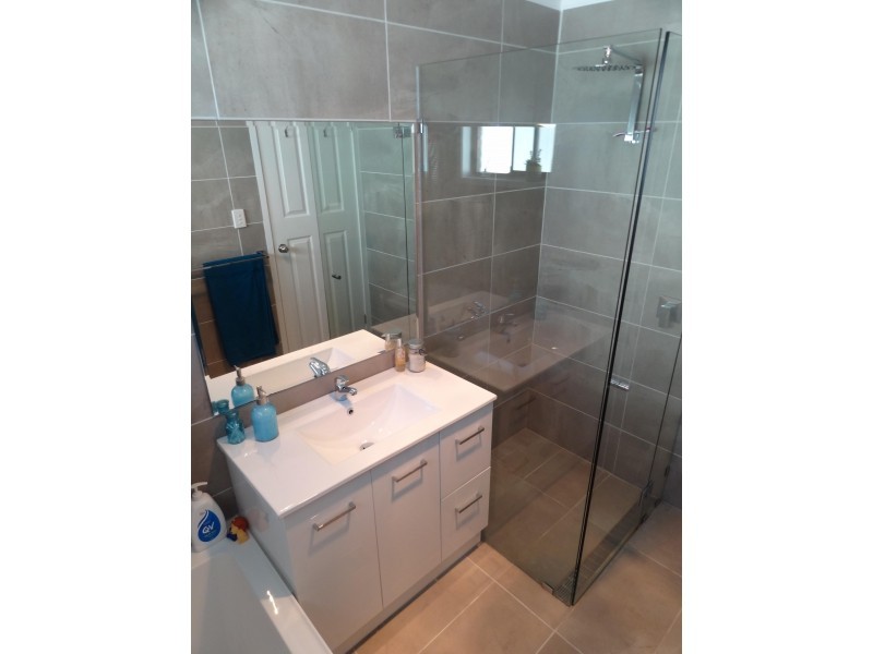 18 Albatross Road, Berkeley Vale NSW 2261