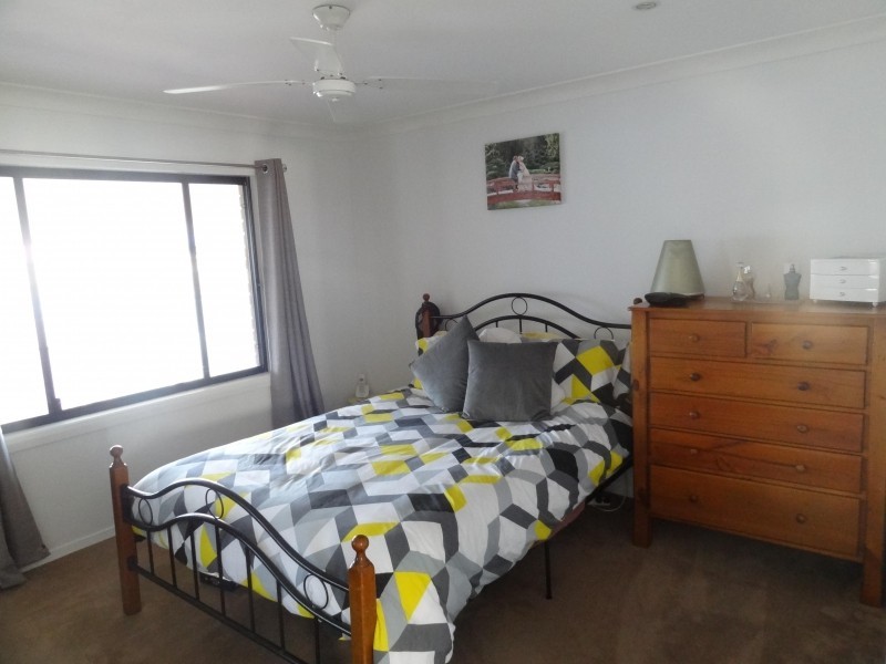 18 Albatross Road, Berkeley Vale NSW 2261