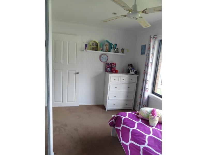 18 Albatross Road, Berkeley Vale NSW 2261