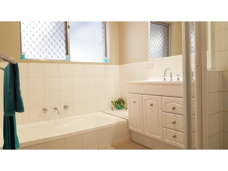 5 Dowling Place, Orelia WA 6167