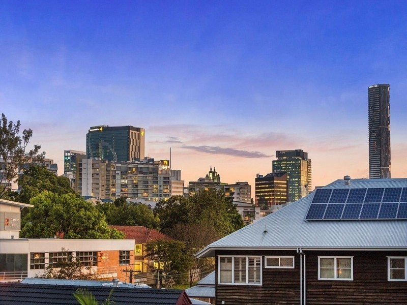 18 Kinross Street, Spring Hill QLD 4000