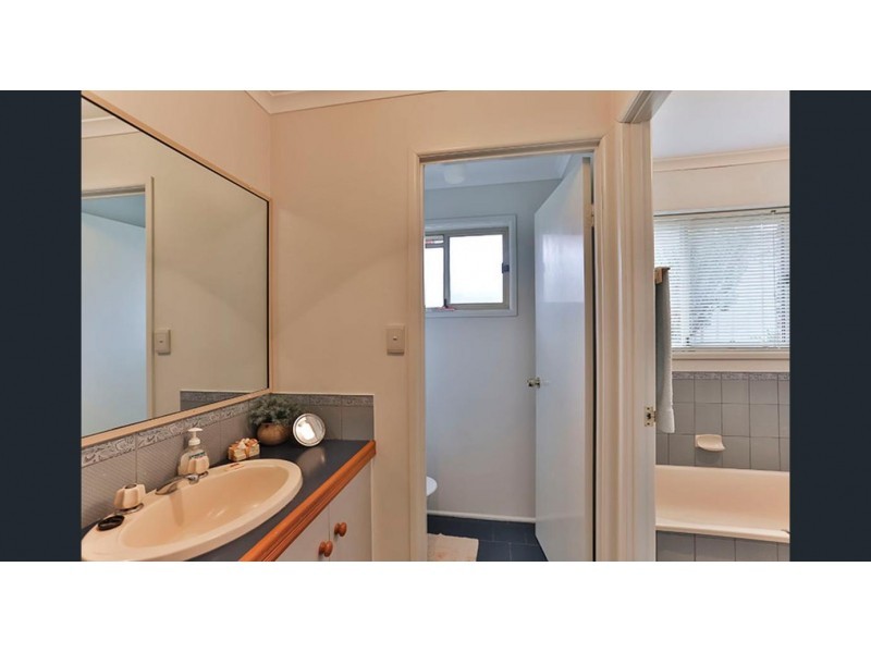 7 Roslyn Street, Centenary Heights QLD 4350