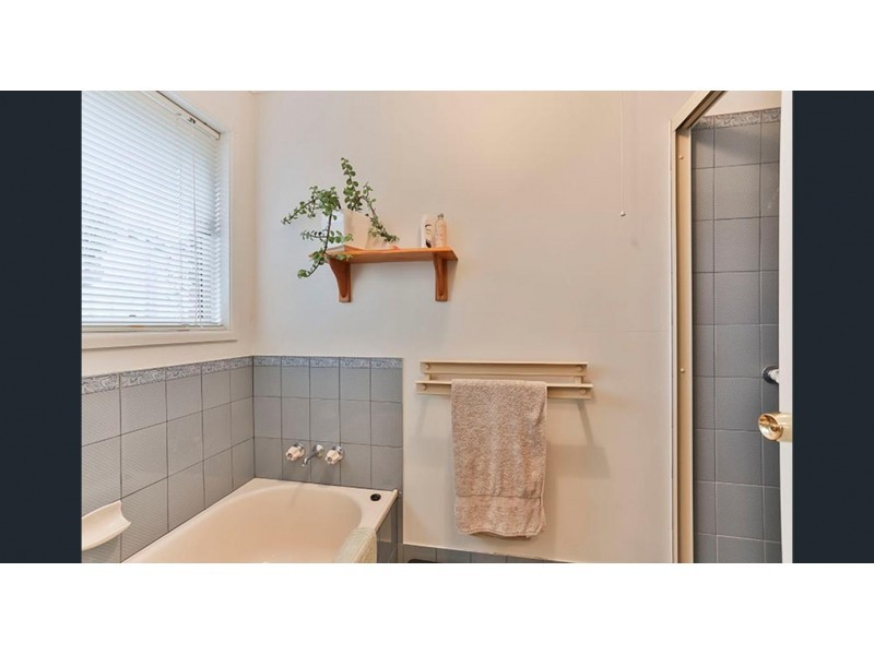 7 Roslyn Street, Centenary Heights QLD 4350