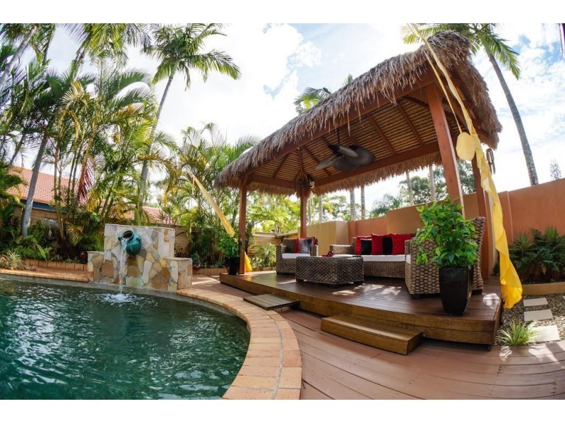 5 Aroona Avenue, Broadbeach Waters QLD 4218