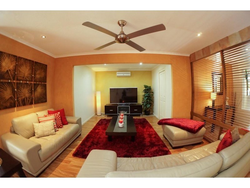 5 Aroona Avenue, Broadbeach Waters QLD 4218