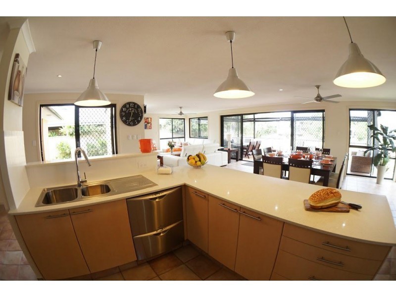 5 Aroona Avenue, Broadbeach Waters QLD 4218