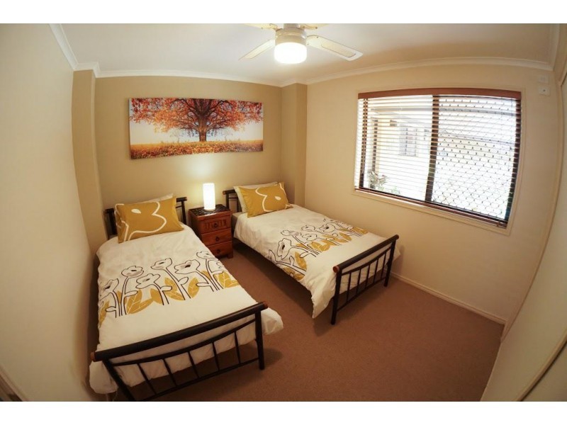 5 Aroona Avenue, Broadbeach Waters QLD 4218