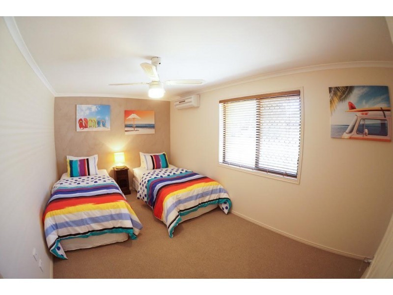 5 Aroona Avenue, Broadbeach Waters QLD 4218