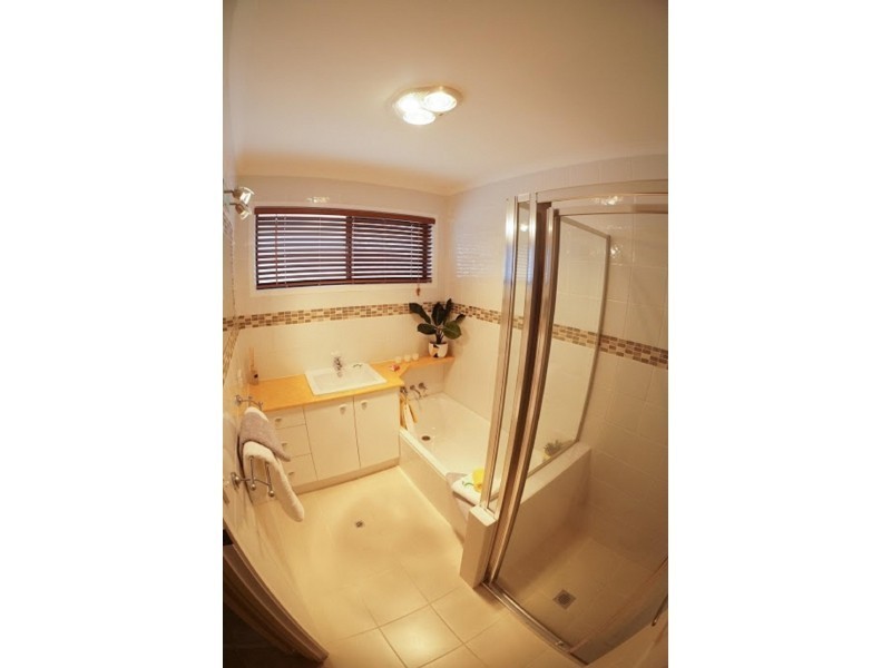 5 Aroona Avenue, Broadbeach Waters QLD 4218