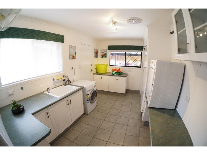 5 Aroona Avenue, Broadbeach Waters QLD 4218