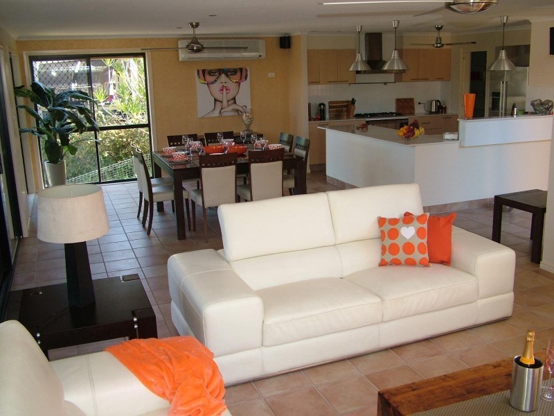 5 Aroona Avenue, Broadbeach Waters QLD 4218