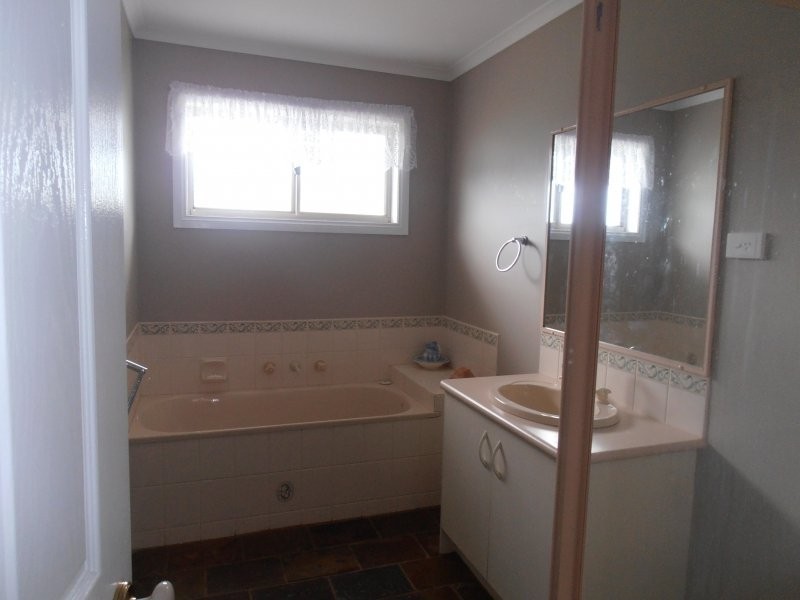 66 Young Street, Darnum VIC 3822