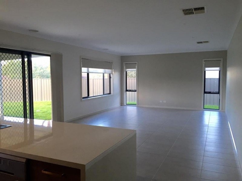 7 Redbox Drive, Thurgoona NSW 2640