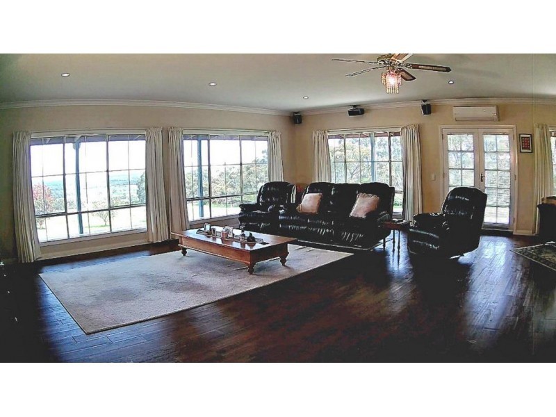 30 Jurys Road, Nyora VIC 3987