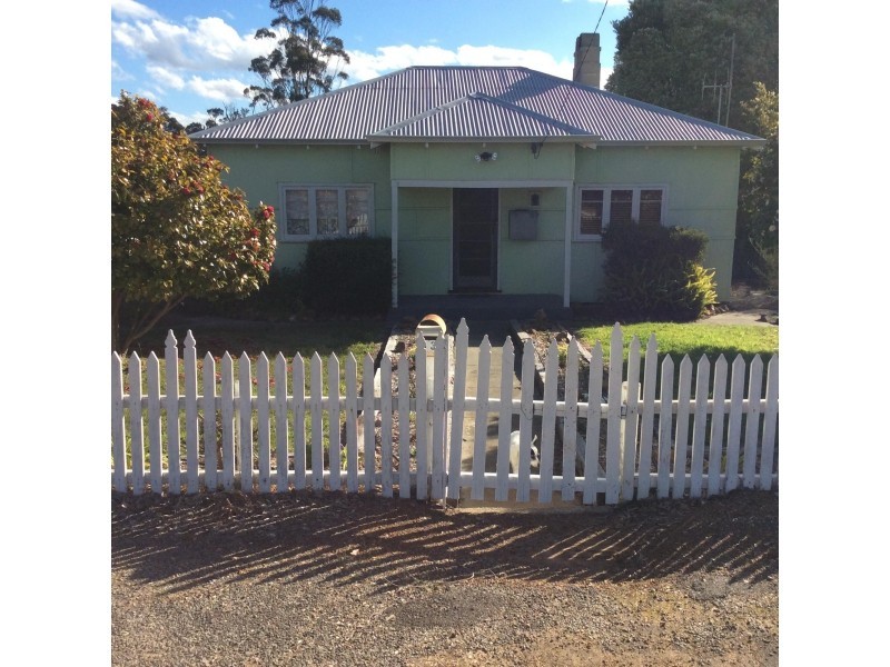 13 Deane Street, Mount Barker WA 6324