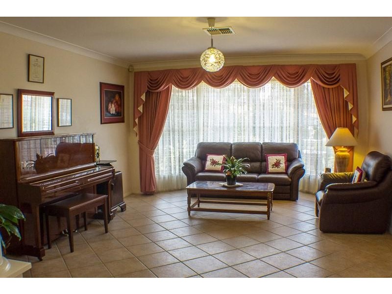 13 Belledale Close, St Clair NSW 2759