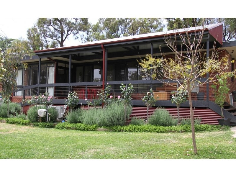 6 McIvor Court, Kennington VIC 3550