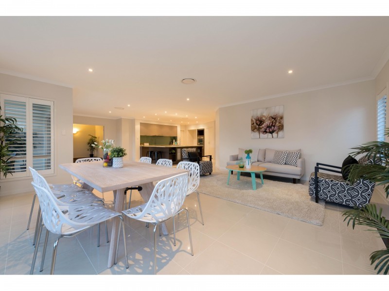 42 Sandpiper Avenue, North Lakes QLD 4509