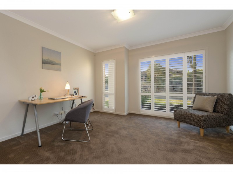 42 Sandpiper Avenue, North Lakes QLD 4509