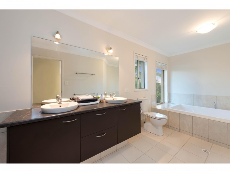 42 Sandpiper Avenue, North Lakes QLD 4509