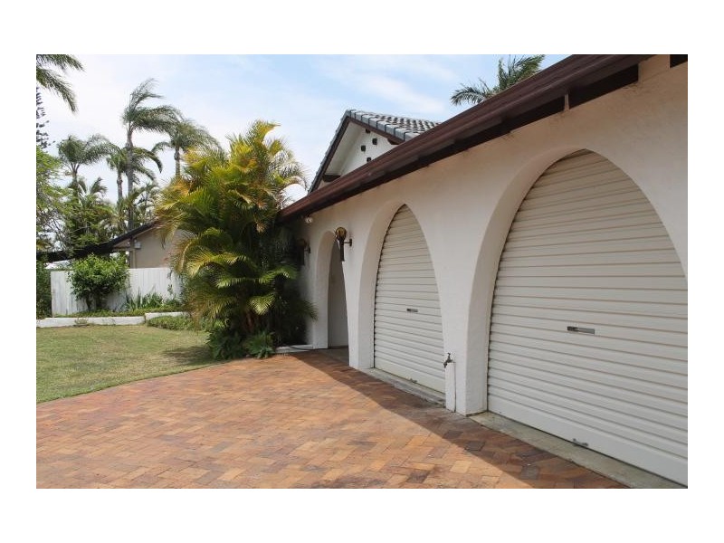 20 Conifer Crescent, Broadbeach Waters QLD 4218