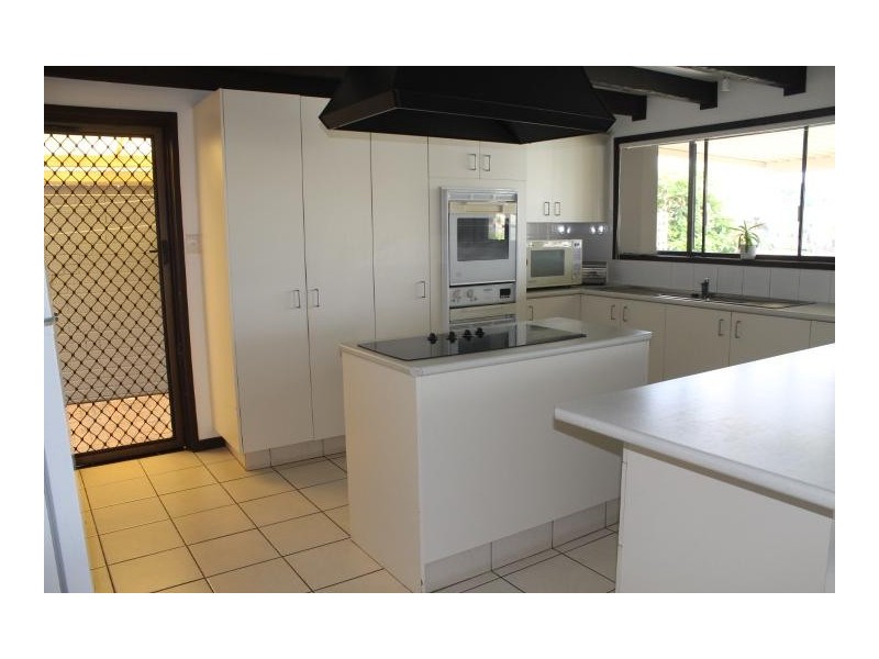 20 Conifer Crescent, Broadbeach Waters QLD 4218