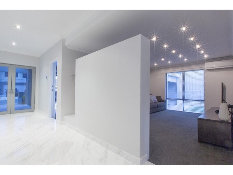 19 Fernando Parkway, Iluka WA 6028