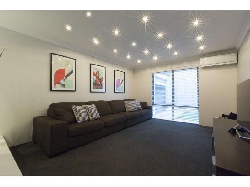 19 Fernando Parkway, Iluka WA 6028