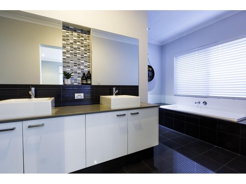 19 Fernando Parkway, Iluka WA 6028