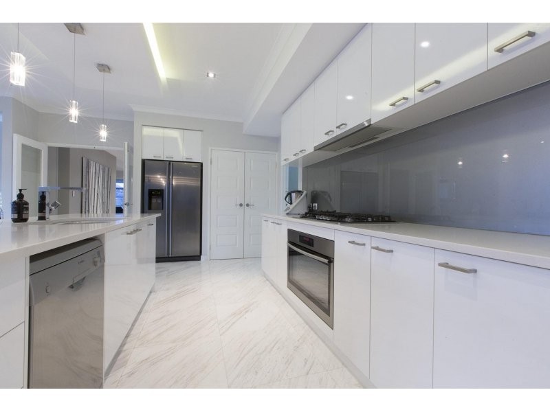 19 Fernando Parkway, Iluka WA 6028