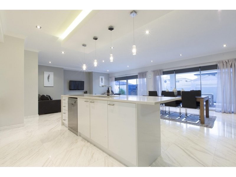 19 Fernando Parkway, Iluka WA 6028