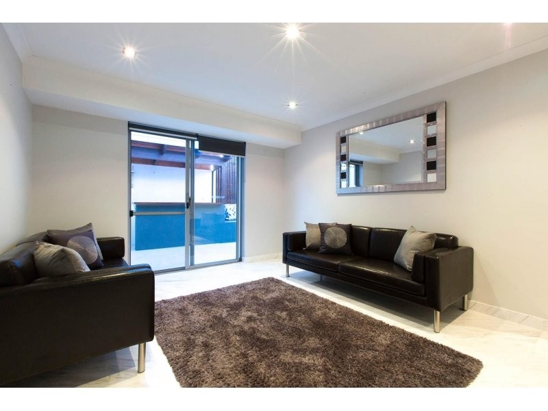 19 Fernando Parkway, Iluka WA 6028