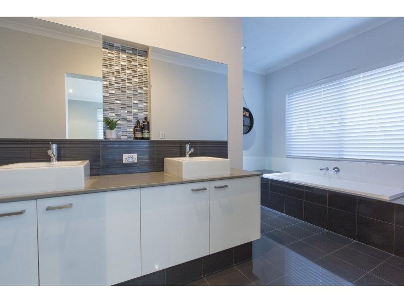 19 Fernando Parkway, Iluka WA 6028