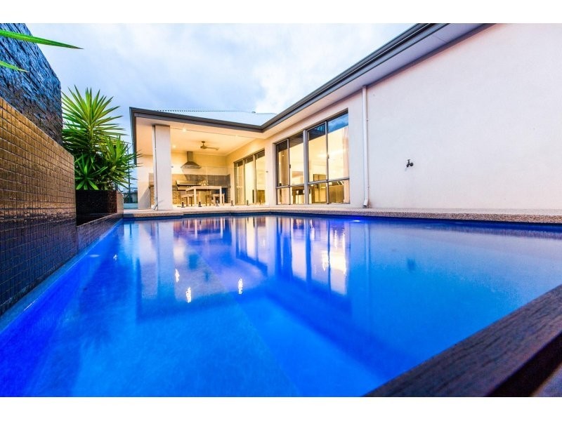 19 Fernando Parkway, Iluka WA 6028