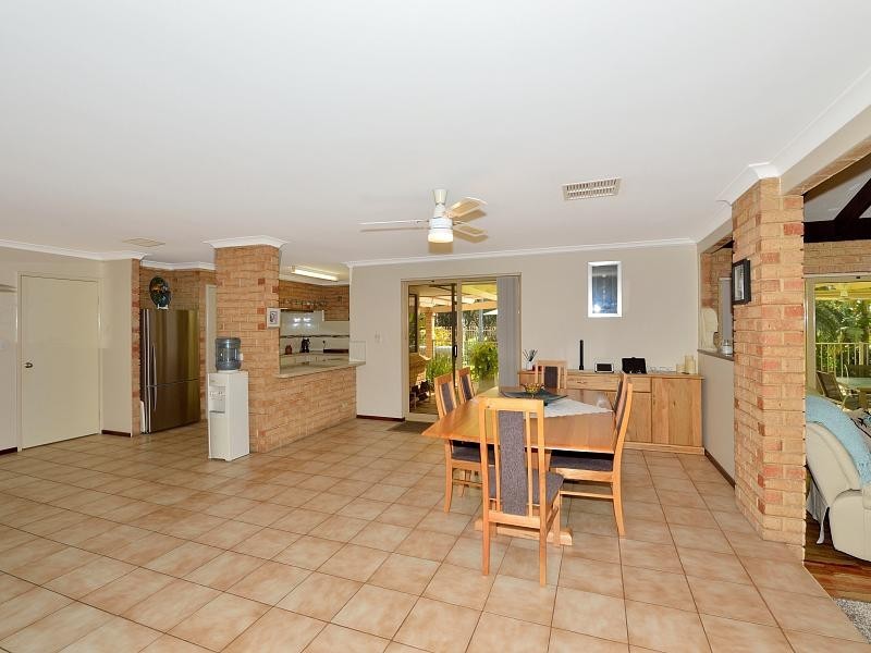 1 Morrel Close, Parklands WA 6180