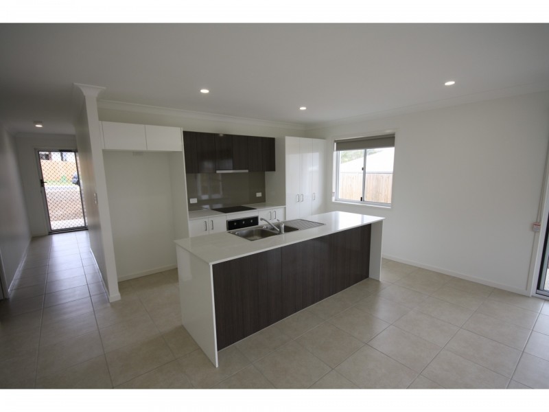 2/3 Grace View Street, Darling Heights QLD 4350