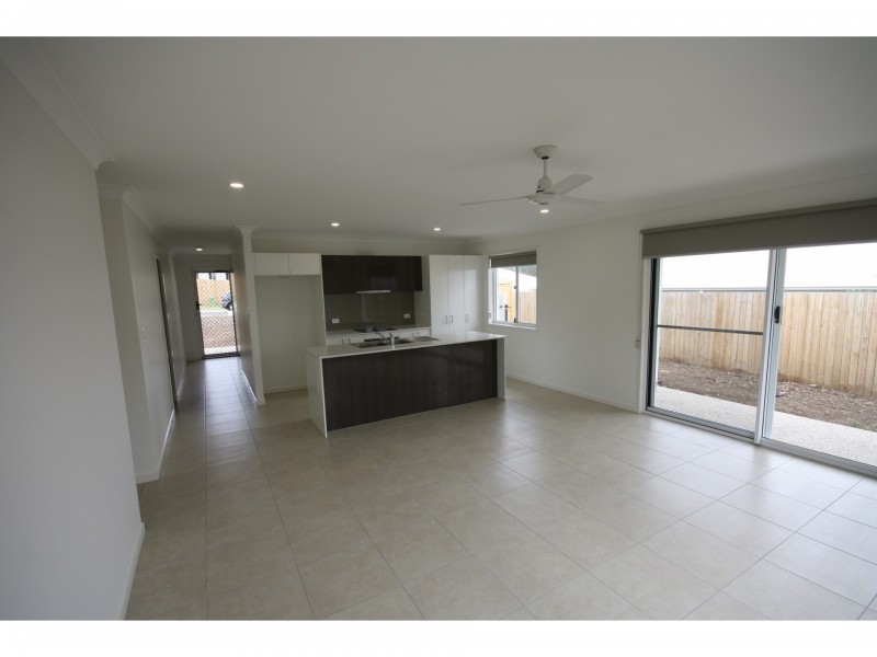 2/3 Grace View Street, Darling Heights QLD 4350