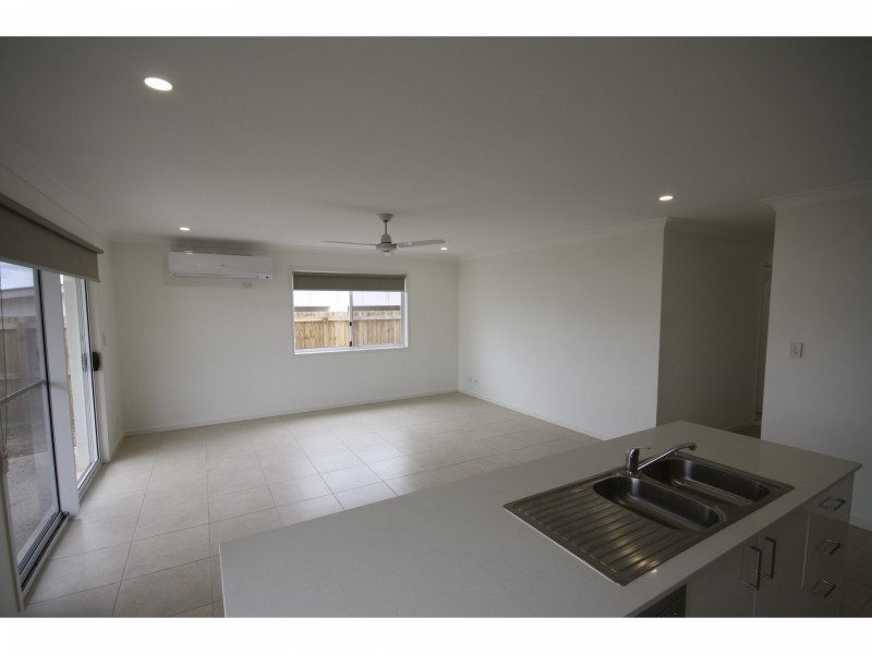 2/3 Grace View Street, Darling Heights QLD 4350