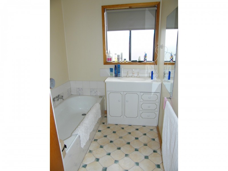 58 Hazel Road, Kalimna VIC 3909