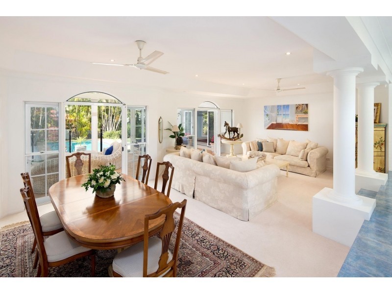 18 Ruth Miller Close, Fig Tree Pocket QLD 4069