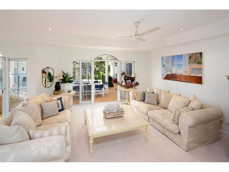 18 Ruth Miller Close, Fig Tree Pocket QLD 4069