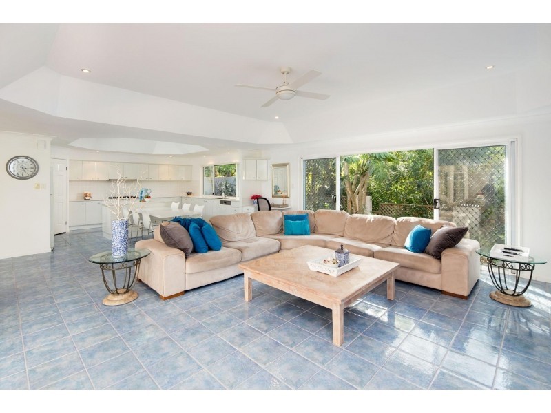 18 Ruth Miller Close, Fig Tree Pocket QLD 4069