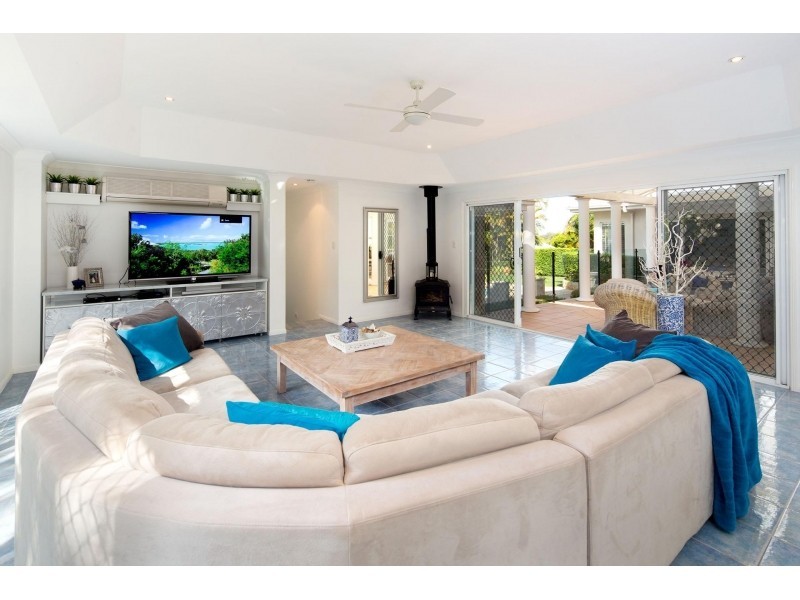 18 Ruth Miller Close, Fig Tree Pocket QLD 4069