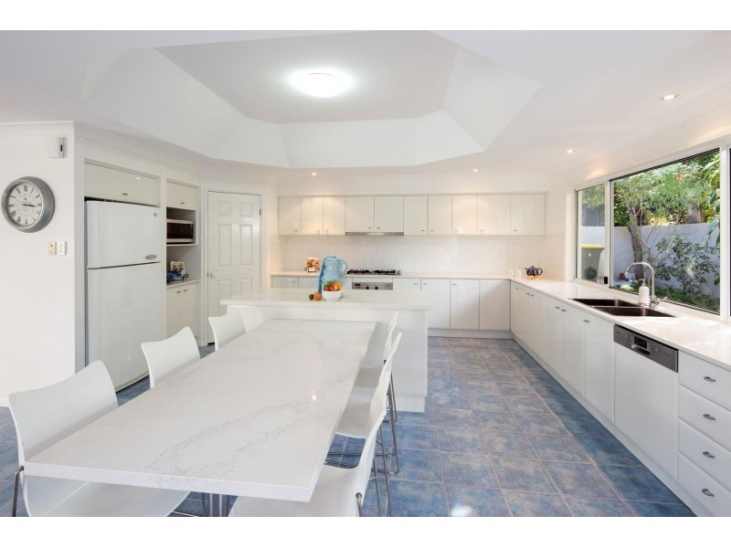 18 Ruth Miller Close, Fig Tree Pocket QLD 4069